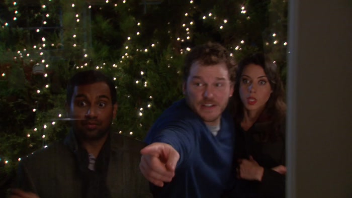 - THEY HAVE A SANTA! - OH, MY GOD. 