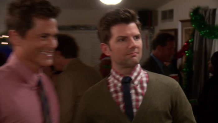 - HAPPY HOLIDAYS, CHRIS. - IT'S SO GOOD TO SEE YOU. 