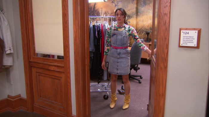 SHE STILL WEARS THIS.  