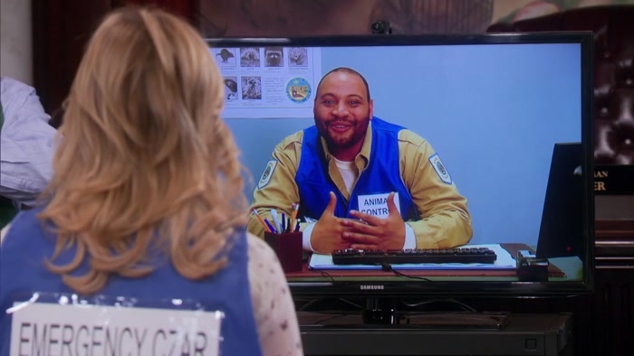 OH! LESLIE, YOU ON THE TV! 