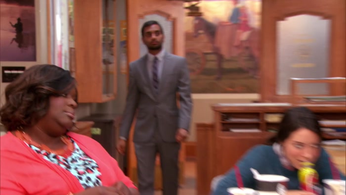 THERE'S A NATURAL SUCCESSOR TO JERRY'S SAD, SMELLY CROWN. 