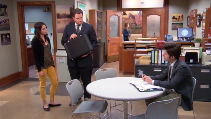 - OKAY, WHAT'S IN THERE? - I DON'T KNOW. 