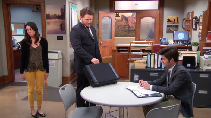 - YEAH, THAT'S MY BRIEFCASE. - IS IT? 