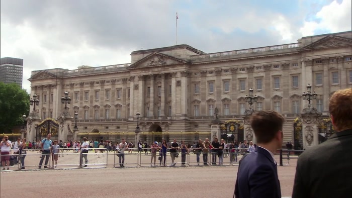 NO, THAT'S BUCKINGHAM PALACE.  