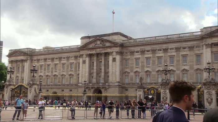 NO, THAT'S BUCKINGHAM PALACE.  