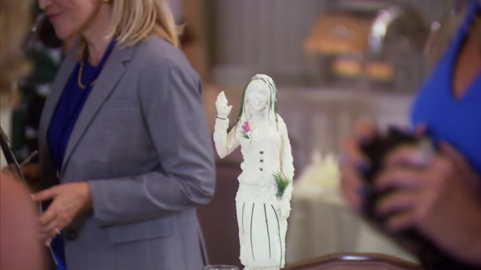 - THEY MADE A STATUE OF YOU! - YES. 