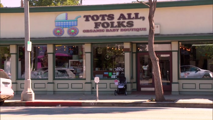 THIS PLACE IS UNBELIEVABLE. IT HAS EVERYTHING I NEED: 