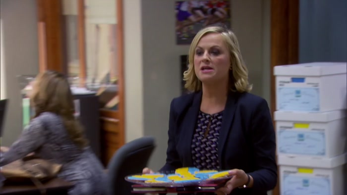 ALL PAWNEE PEOPLE, SIT AT YOUR DESKS. 
