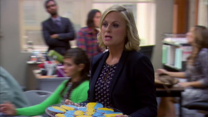 ALL PAWNEE PEOPLE, SIT AT YOUR DESKS. 