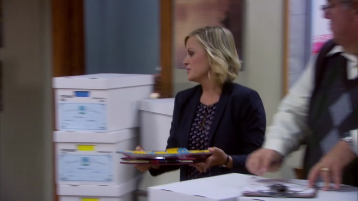 ALL PAWNEE PEOPLE, SIT AT YOUR DESKS. 
