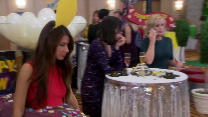 HAROLD, IT IS LESLIE KNOPE AGAIN. I KNOW YOU ARE SCREENING MY CALLS, 