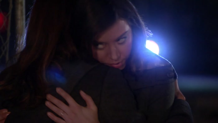- WHAT'S HAPPENING HERE? - OKAY, LESLIE'S COMING BACK. 