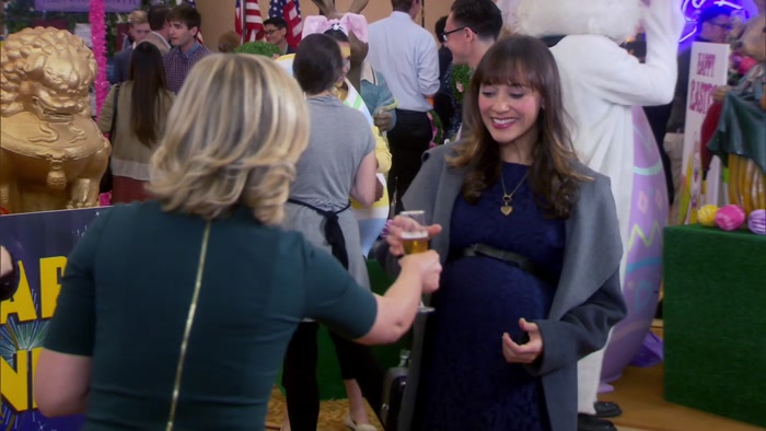 - MY GOD, THIS IS AMAZING. - THAT'S SPARKLING CIDER. 