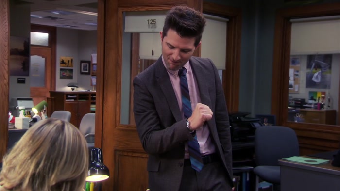 OH, I CAN'T BELIEVE I ACTUALLY DEFEATED LESLIE KNOPE AT A GIFT EXCHANGE. 