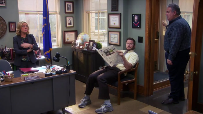 - I THINK YOU... - LARRY! WHAT ARE YOU STILL DOING HERE? 