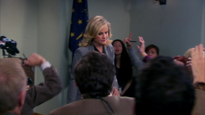 - WHAT ELSE CAN YOU DO WITH YOUR BEES? - LESLIE, WHAT'S YOUR NEXT PRANK? 