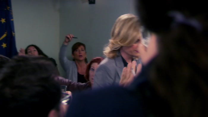 - WHAT ELSE CAN YOU DO WITH YOUR BEES? - LESLIE, WHAT'S YOUR NEXT PRANK? 