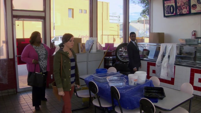 USED TO BE A DONUT SHOP. WELL, A TIRE SHOP THAT SOLD DONUTS. 