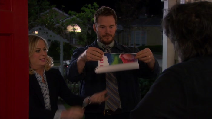 - PULL THAT. HOLD IT DOWN ON THE BOTTOM. - I GOT IT, YEAH. 