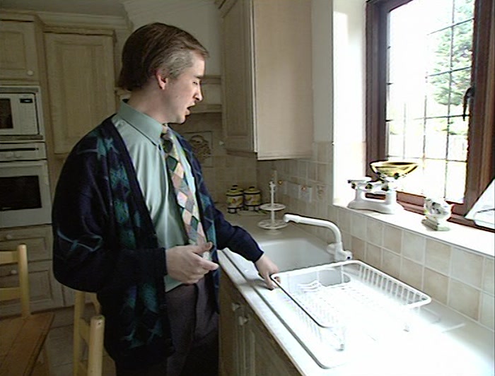 - WHAT'S THIS LITTLE SINK, HERE? - THAT'S A RINSER. 