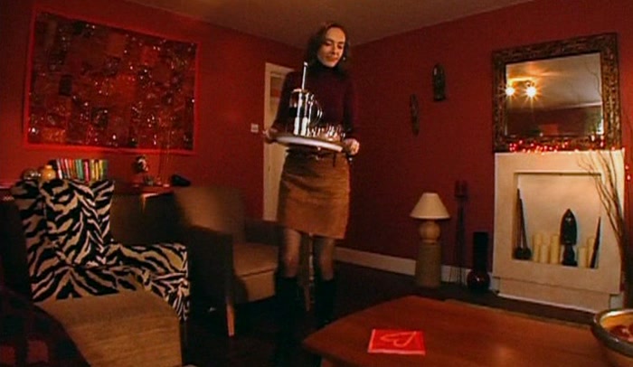 I WAS WONDERING. YOU'RE AN URBAN, SWITCHED-ON LADY. 