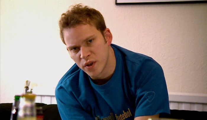 - I THINK WE NEED TO TIDY UP. - ABSOLUTELY NOT. 