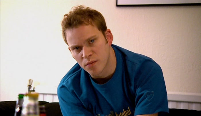 - I THINK WE NEED TO TIDY UP. - ABSOLUTELY NOT. 