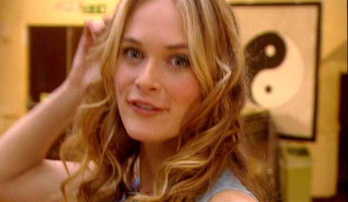 'SHE'S NO TRANNY! '  