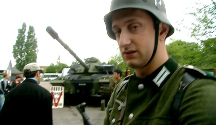 JESUS! CLASSIC RUBBERNECKER. ABSOLUTELY NO INTEREST IN MILITARY HISTORY. 