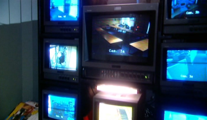 BLIMEY, MATE. LOOK AT ALL THESE TVS.  
