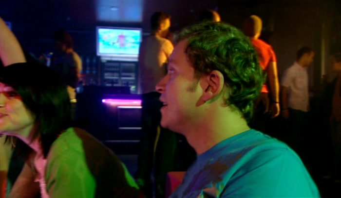ANOTHER DRINK, EVERYBODY?  