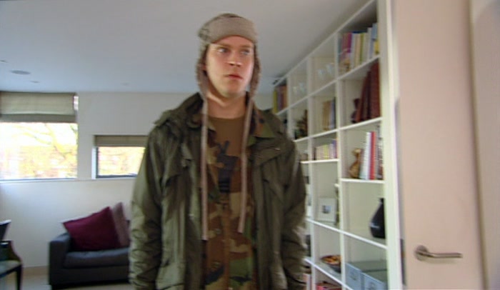 WHAT THE FUCK ARE YOU DOING HERE? ARE YOU SCREWING WANKERTHON'S MATE? 