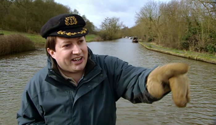 HEY, IS THAT A KINGFISHER?  