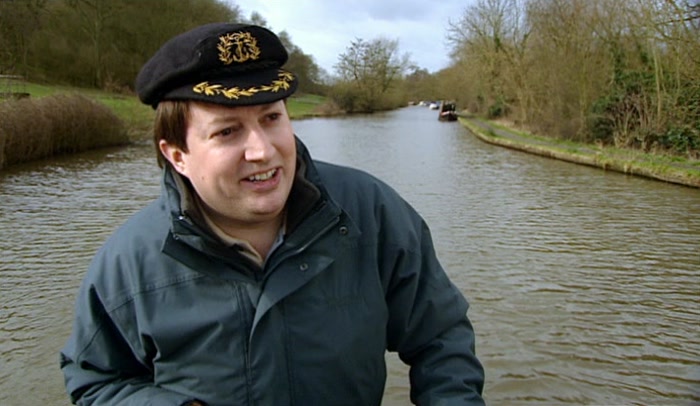 HEY, IS THAT A KINGFISHER?  