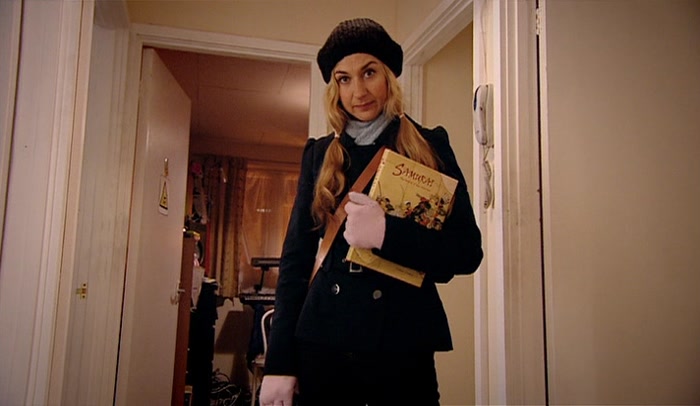 POLICE, PLEASE. YES, I'VE APPREHENDED A BURGLAR. 