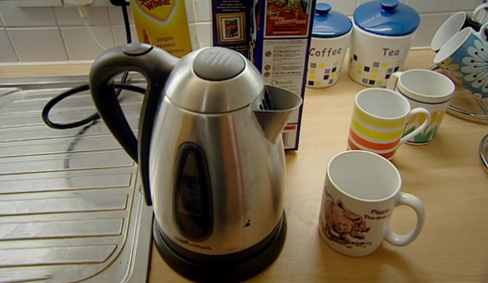 'CUP OF PIGGIN' TEA AND WORK OUT MY PIGGIN' CAMPAIGN STRATEGY. 