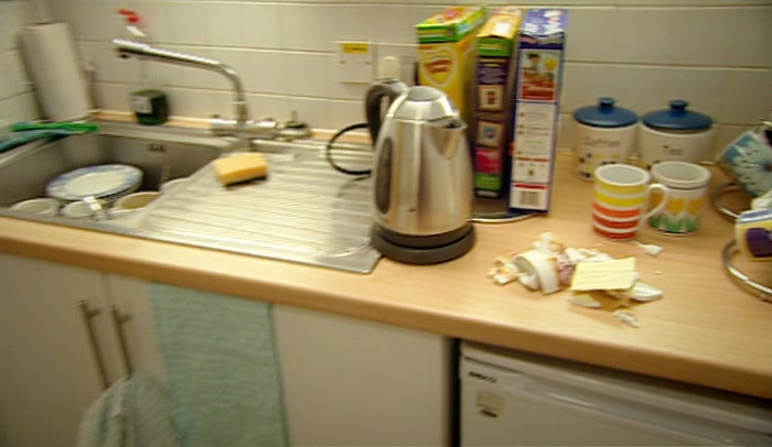 'PIGGIN' TEA BREAK!  