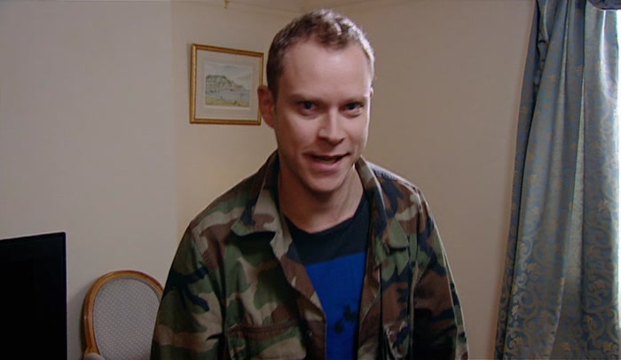 JEZ, MATE, A GUN AT AN AIRPORT? NO, GIVE ME GUNNY. 