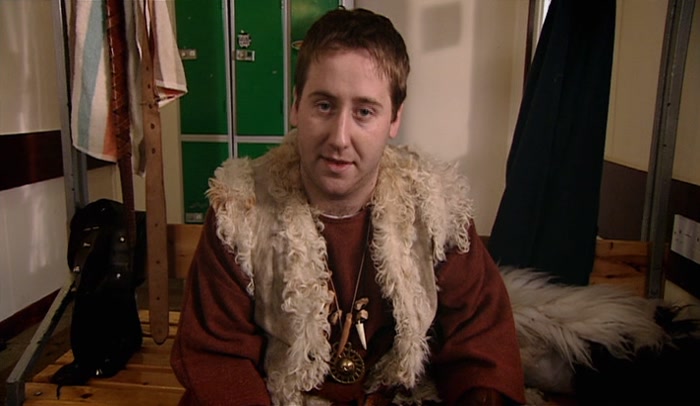 COS I KNOW YOU TWO HAD A BIT OF A THING, BUT I'M THINKING ABOUT ASKING HER OUT. 