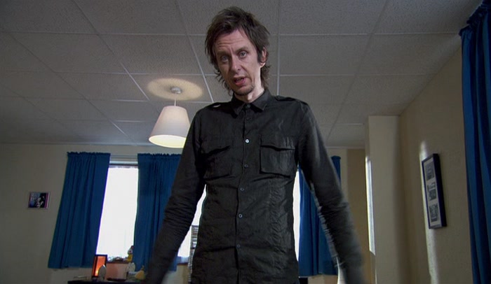 JEZ, LISTEN. IF YOU'RE AT A LOOSE END, I MIGHT NEED A COUPLE OF GUYS, 