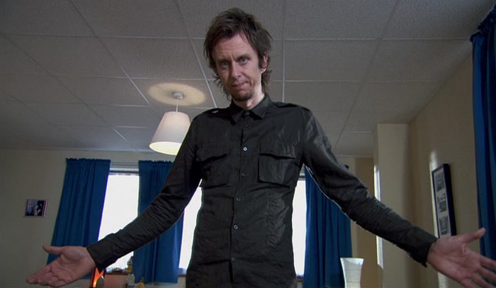 JEZ, LISTEN. IF YOU'RE AT A LOOSE END, I MIGHT NEED A COUPLE OF GUYS, 