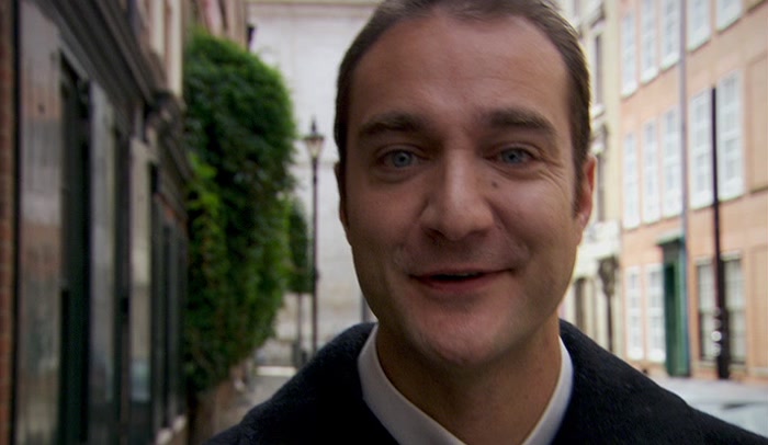 UM, I... I ASSUME YOU'RE AN OUT-OF-WORK ACTOR, 