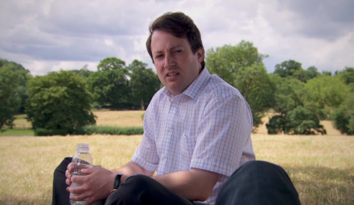 - HERE, I'VE GOT THEM ON ME PHONE. - (BEEPING) 