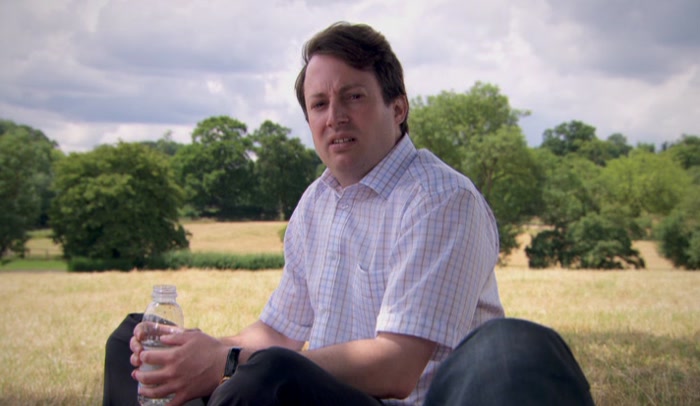 - HERE, I'VE GOT THEM ON ME PHONE. - (BEEPING) 