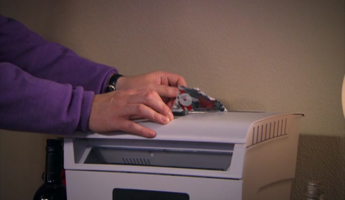 SHREDDER WHIRRS  
