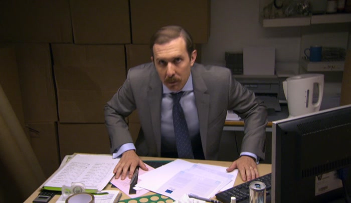 I KNOW THIS PLACE ISN'T GREAT. I'M IN-BETWEEN OFFICES. 