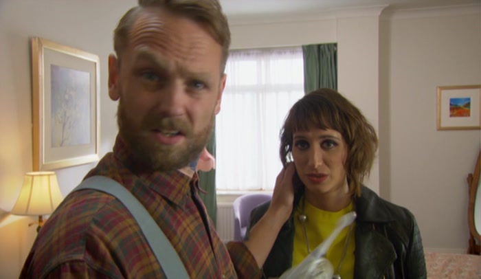 - CAN L ER...? - WHO THE FUCK ARE YOU? 