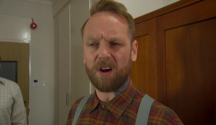 - CAN L ER...? - WHO THE FUCK ARE YOU? 