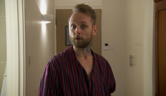 - YES. HOW DO YOU...? - I, ER... MUST HAVE SEEN YOU BEFORE... 