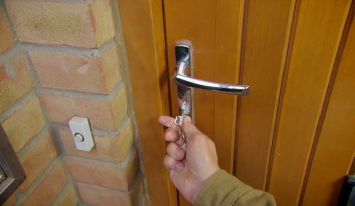 OH, CHRIST, JEZ, NOT BURGLING!  